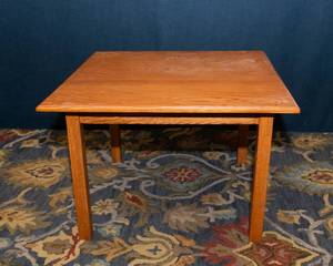 lot 1 image: Childrens Solid Work Table