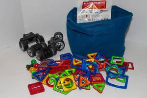 lot 13 image: Magformers Deluxe Creative Playset