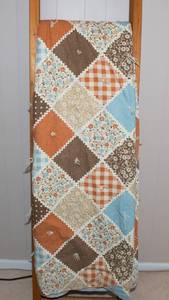 lot 22 image: Large Vintage Childrens Quilt