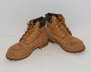 lot 34 image: Boys Timberland Boots  Size 5.5