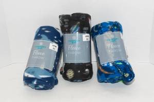 lot 41 image: Set of 3 Brand New Childrens Fleece Throws  Space, Sharks & Dinosaurs