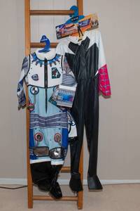 lot 58 image: New Costumes size 78 - Spider-Gwen and Astronaut