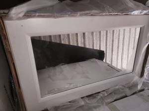 lot 22 image: 2-1830 white medicine cabinets