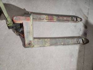 lot 60 image: Pallet jack