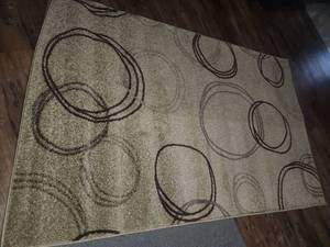 lot 73 image: 5x8 beige area rug
