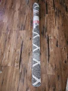 lot 81 image: 5x7 grey area rug