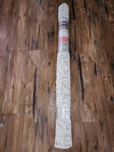lot 83 image: 5x7 white light grey area rug