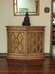 lot 17 image: High end MCM  Vintage Entry console Table in   Drexel