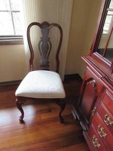 lot 21 image: 2 Dining Room occasional chairs