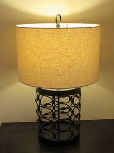 lot 28 image: Table Lamp