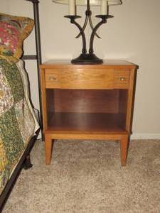 lot 33 image: Night TableEnd Table  Mazor Masterpiece