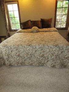 lot 51 image: Upscale King Bed Tempurpedic Mattress, box springs, frame