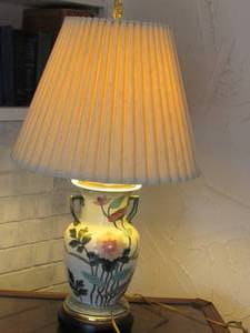 lot 63 image: Asian Inspired Pottery Table Lamp
