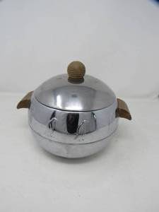 lot 73 image: Vintage MCM Penguin ice bucket