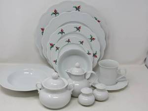 lot 75 image: Dansk China Collection Group (43 pieces)
