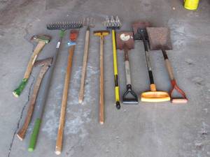lot 86 image: Garage Tool Bundle 10 Pieces