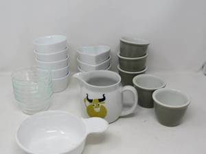 lot 100 image: 16 piece kitchen essentials arabia, ramekins,  cordon bleu