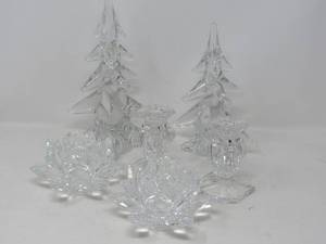 lot 103 image: 6 crystal pieces  2 Crystal Trees, 2 candle sticks, 2 crystal flower votives