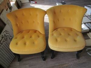 lot 9 image: Pair of Goldenrod velor retro style...