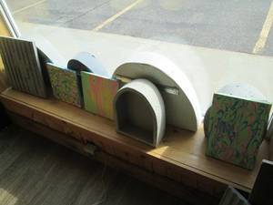 lot 15 image: Variety archway style Concrete displa...