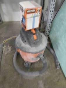 lot 43 image: Ridgid Rolling Shop vac with hose a...