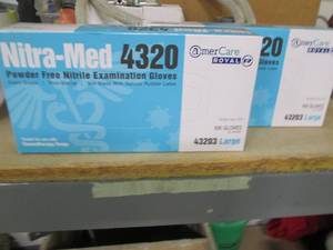 lot 48 image: Large Powder free disposable Nitril...