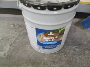 lot 55 image: 5-gallon jug high-gloss Durch Boy C...
