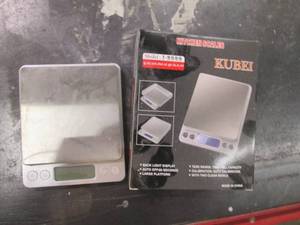 lot 58 image: (2) LCD Digital kitchen scales...