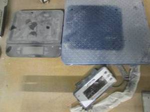 lot 59 image: Accuteck 440lb capacity digital sca...