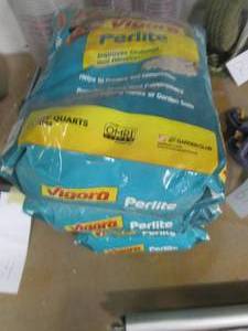 lot 70 image: Pile of 8dry qt bags Vigoro Perlite...