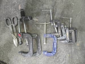 lot 75 image: Lot of 3in and 4in c-clamps and tin...