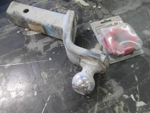 lot 85 image: Reese receiver hitch with ball plus...