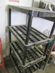 lot 86 image: 4-tier Rubbermaid style heavy Duty ...