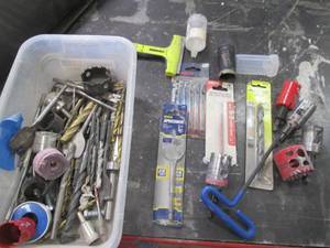 lot 89 image: Milwaukee and other brand hole saw ...