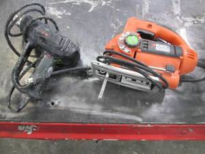 lot 98 image: Black and Decker jig saw plus TGK h...