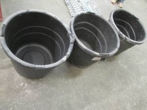lot 109 image: (3) Large laundry totes with handle...