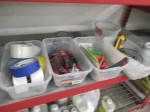 lot 124 image: Dewalt glue gun, snap knives, assor...