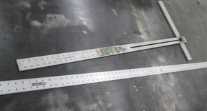 lot 129 image: Johnson 48in adjustable framing t-s...