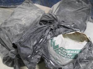 lot 178 image: 5-92lb bags Federal white cement...