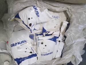 lot 179 image: Pallet lot of approx 16 50lb bags ...