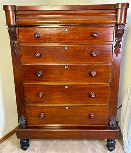 lot 5 image: Antique Scottish Mahogany Chest of Drawers