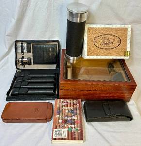 lot 81 image: Cigar & Humidor Collection