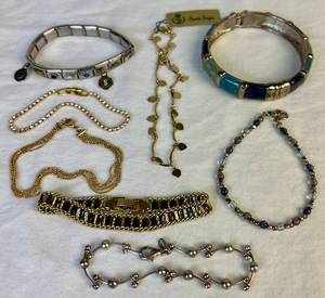 lot 112 image: Costume Jewelry Bracelet Collection