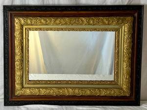 lot 47 image: Vintage Gold Frame Mirror