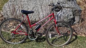 lot 138 image: Magna Outreach MTB 10 Speed Bicycle