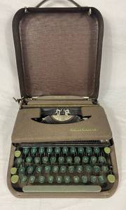 lot 176 image: Vintage Smith Corona Skyriter Portable Light Typewriter with Case