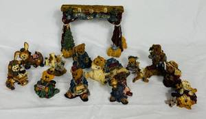 lot 142 image: Boyds Bears Nativity Collection