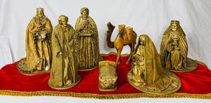 lot 158 image: Vintage Nativity Set from England Paper Mache Figures