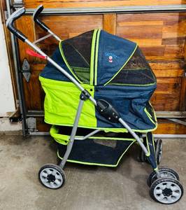 lot 175 image: Best Pet DogCat Stroller
