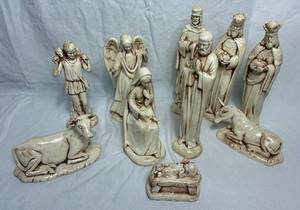 lot 202 image: Vintage 10 pc Nativity Scene